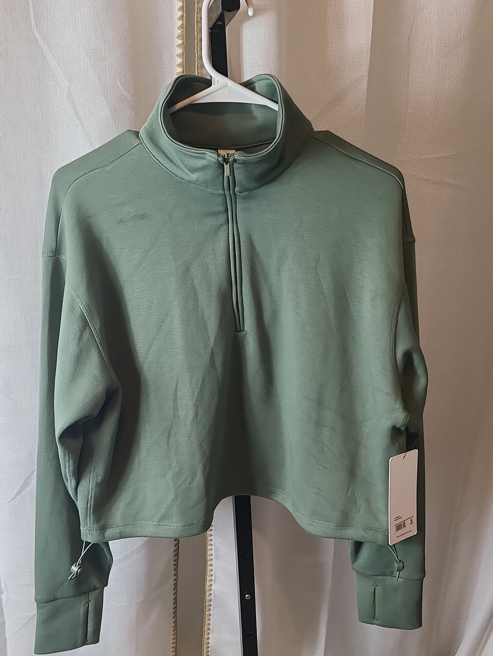 Yogalicious  Cropped Sweatshirt NWT Sz Small.  New With Tags